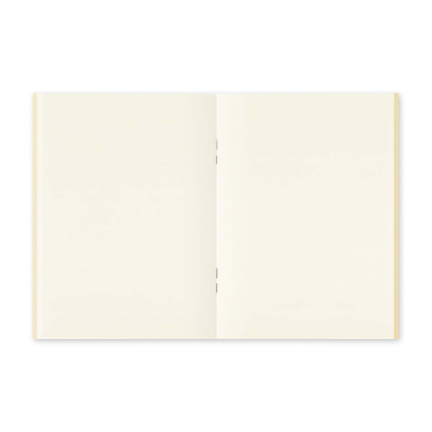 Inside pages of TRAVELER’S notebook Refill 013 – blank MD Paper Cream