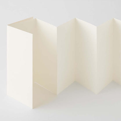 Accordion fold refill for TRAVELER’S notebook with 13 blank pages, ideal for sketching, painting or creative layouts.