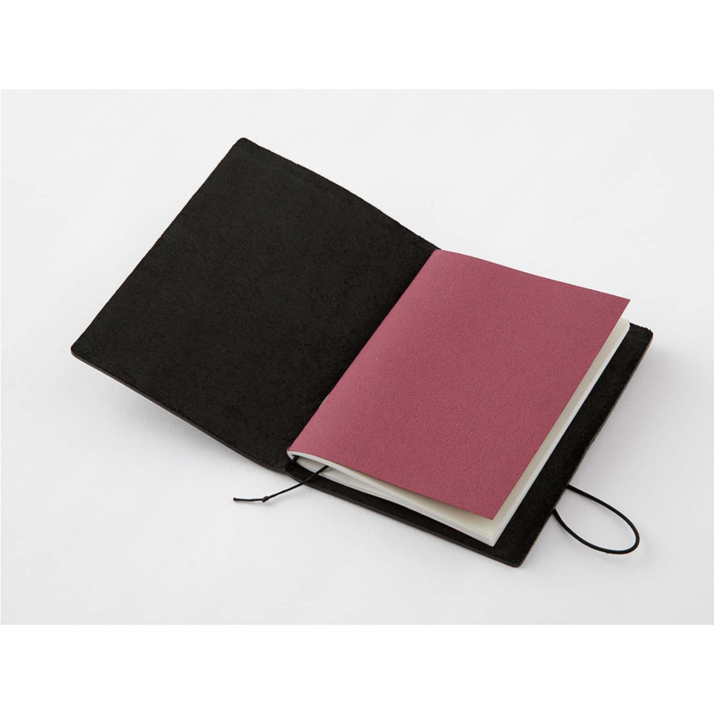 TRAVELER’S notebook Black Passport Size leather cover by TRAVELER’S Company with blank refill, cotton bag and spare band