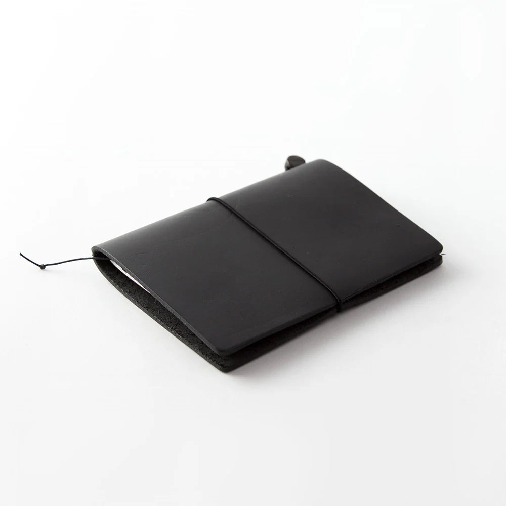 TRAVELER’S notebook Black Passport Size leather cover by TRAVELER’S Company with blank refill, cotton bag and spare band
