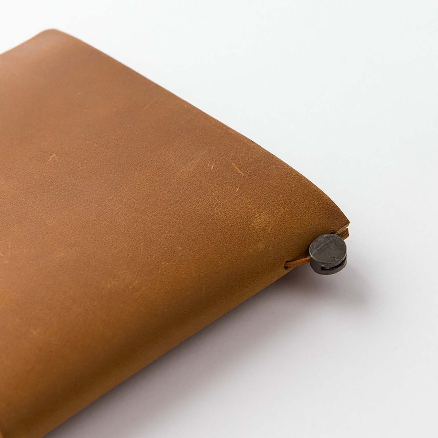 TRAVELER’S notebook Camel Regular Size leather cover by TRAVELER’S Company with blank refill, cotton bag and spare band