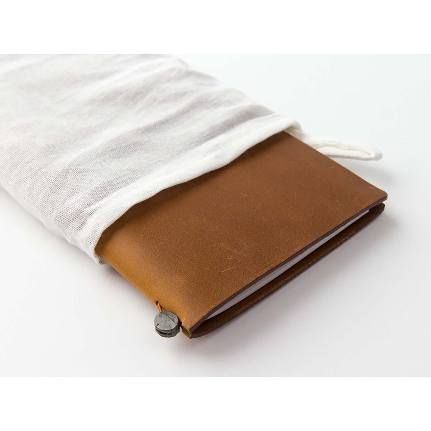 TRAVELER’S notebook Camel Regular Size leather cover by TRAVELER’S Company with blank refill, cotton bag and spare band