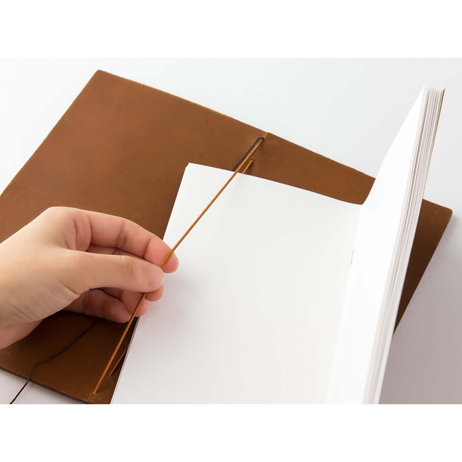 TRAVELER’S notebook Camel Regular Size leather cover by TRAVELER’S Company with blank refill, cotton bag and spare band