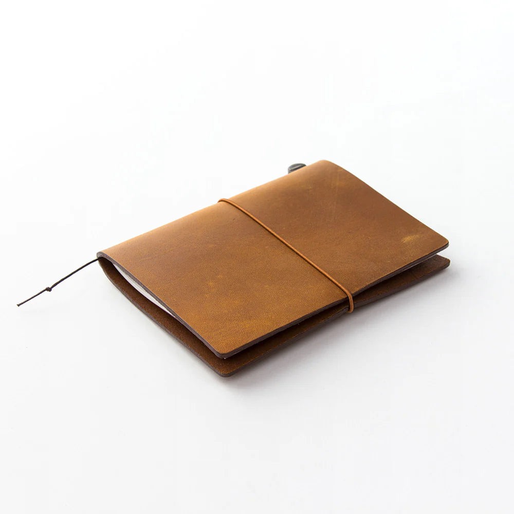 TRAVELER’S notebook Camel Passport Size leather cover by TRAVELER’S Company with blank refill, cotton bag and spare band
