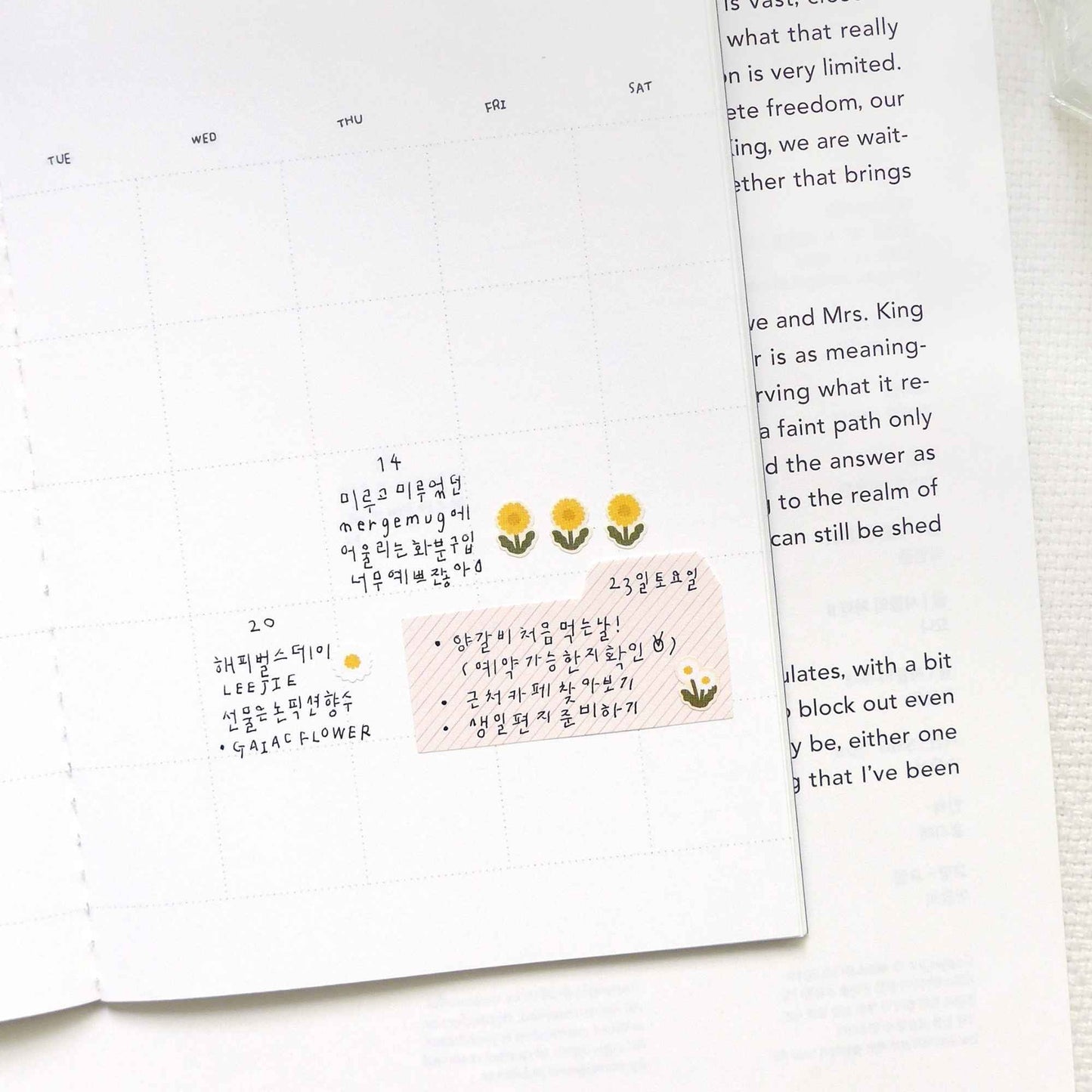 Suatelier Flower.02 daisy mini sticker sheet with soft yellow floral illustrations in a minimal style
