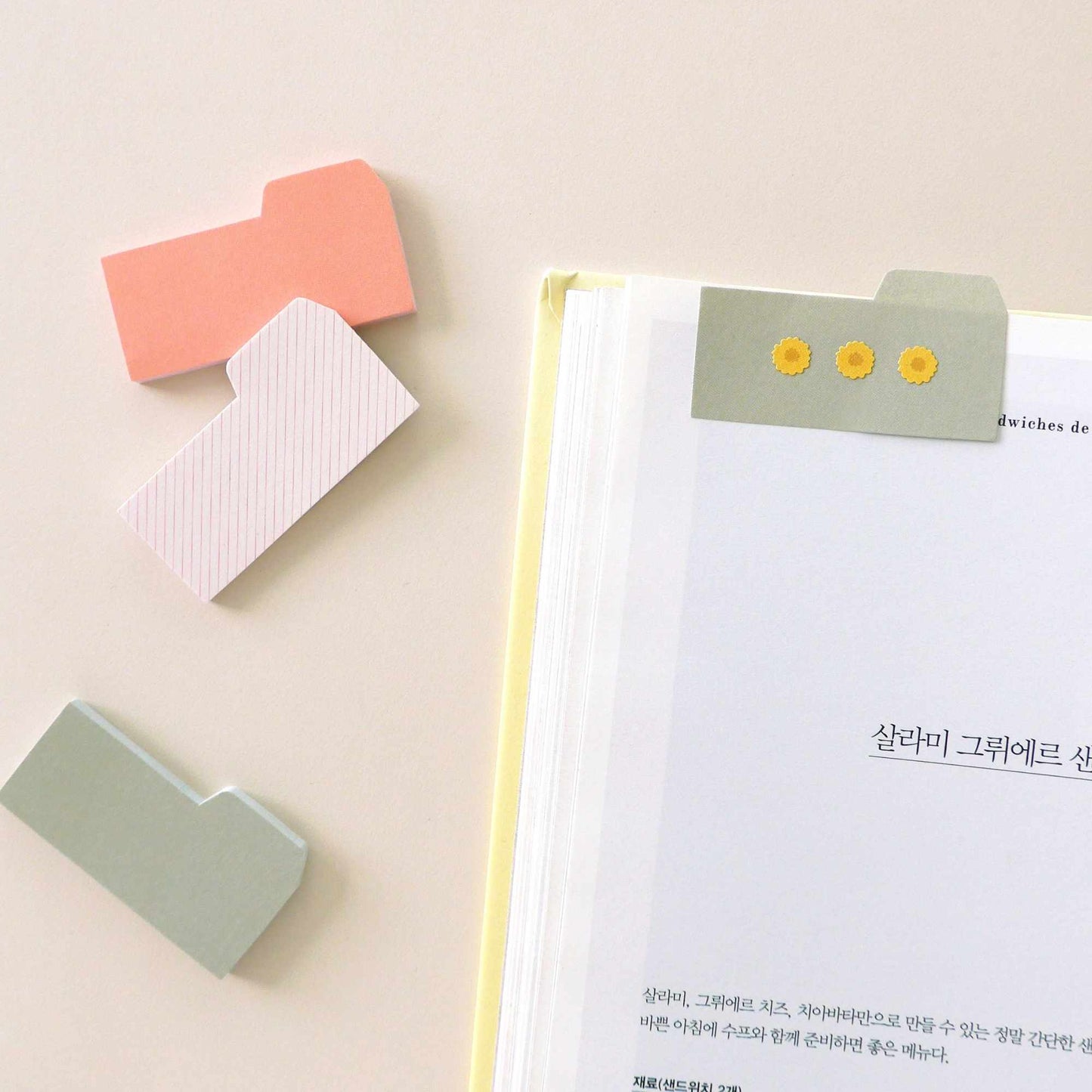 Suatelier Flower.02 daisy mini sticker sheet with soft yellow floral illustrations in a minimal style